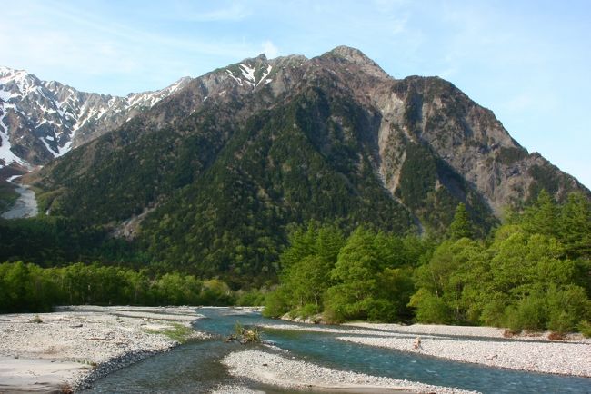 明神岳。<br /><br /><br /><br />ゆとりさぁ！<br />って、あまりにものんびりし過ぎて、バス最終便まであと15分となってしまいました！<br />お抱えカメラマンに尻を叩かれながらも、名残惜しく山を眺めますー(^_^;)