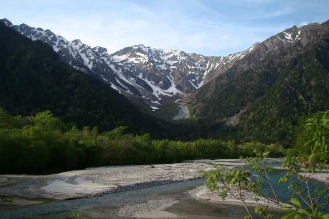やっぱり、この眺めは心を魅了するなぁ〜。<br /><br /><br /><br /><br /><br /><br />河童橋から望む穂高連峰