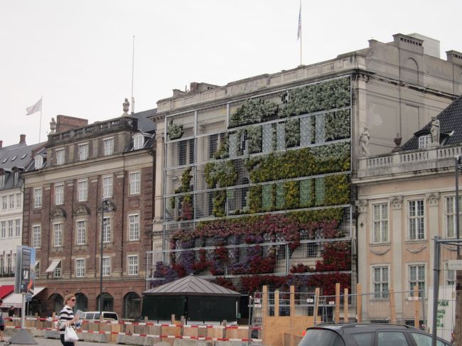 お花がきれいなかわいい建物。