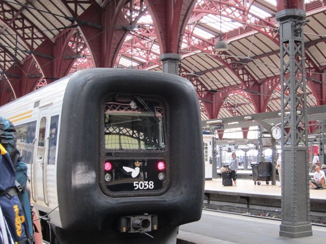 姉家族と合流して、この後電車でスウェーデンへ向かいます。<br />国の移動が電車って、島国の日本ではなかなか考えられないけど、こっちは簡単に国境を渡りました。もちろんパスポート提示も不要。さすがEU圏。