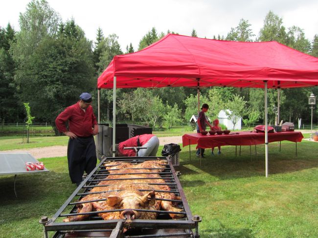 見て！丸ごと1匹の豚ちゃん。<br />BBQマンという業者さんがすべて準備してくれます。<br />こんなBBQ初めて！