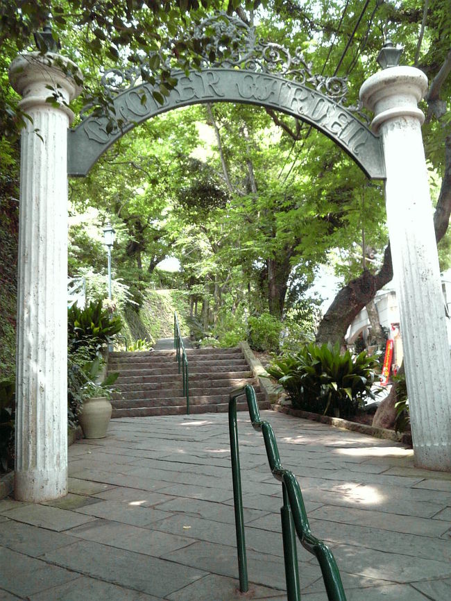 この日は蒸し暑くてまるでいまからジャングルの門をくぐるような気分だった･･･。