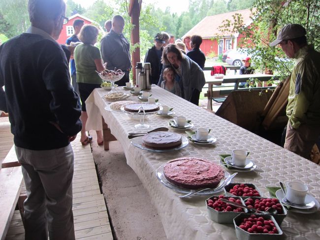 これらのケーキも全部手作りです。<br />おいしかった〜。<br />シャンパンもワインもいっぱい飲んで楽しいBBQでした。