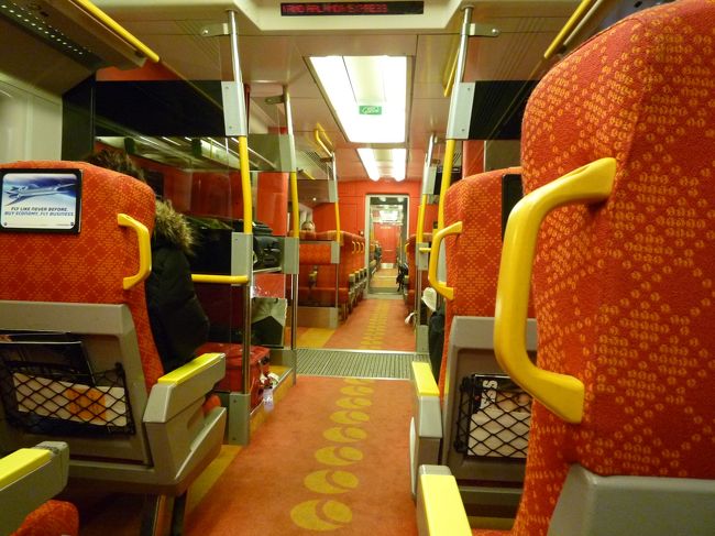 アーランダエクスプレスの中。高いからなのか、ガラガラでした。