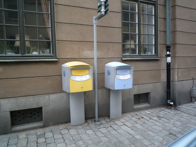 スウェーデンカラーのポスト。<br />なんだか可愛らしいのです。