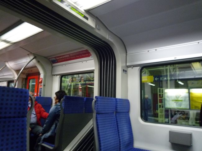 ドイツのＳバーンの中です。<br />空港からミュンヘン市内へと向かいます！