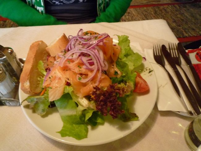 すごいデカかった。<br />２人でも食べきれないくらい。