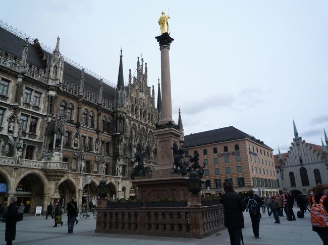 市庁舎周辺をぶらり歩き。<br /><br />宛てもなく歩き続けると、