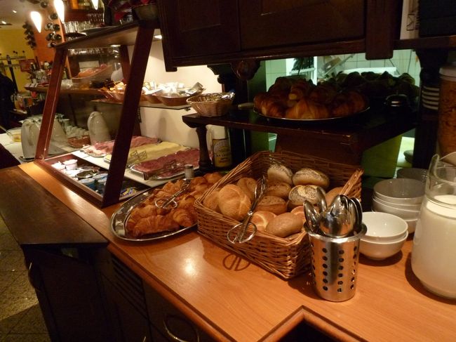 北欧より種類が多く、食パンよりデニッシュメインでした。<br />