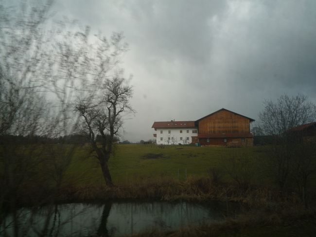 ドイツの車窓から〜<br /><br />こういう風景が好きです。