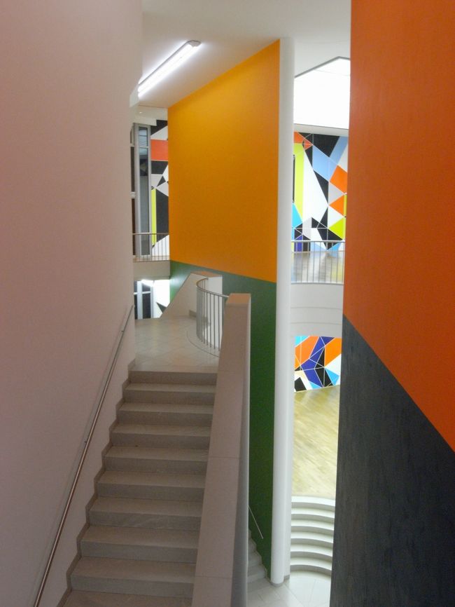 奥の柄は壁紙？　いえもちろん作品です。