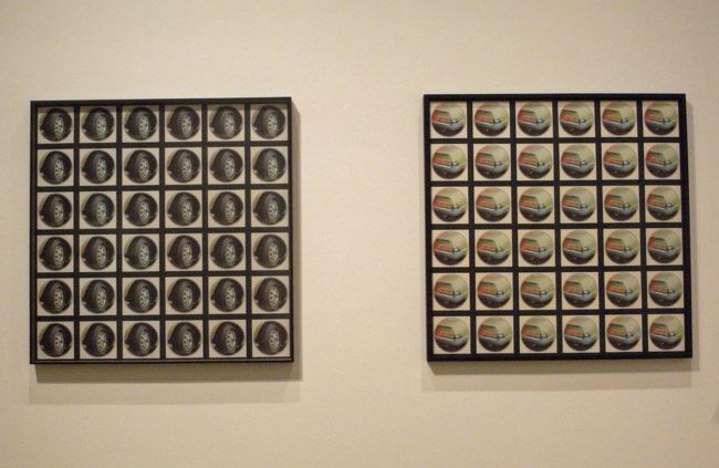 このときに展示されていたPeter　Roehrという作家の作品のひとつ。映像も含め、とにかく反復反復反復。そのリズムにすっかりはめられてしまいました。ちなみに、説明はドイツ語のみです。この点、あまりモダンじゃない？