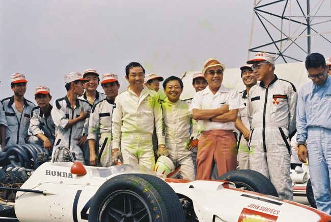 素顔の本田宗一郎と社員たち 3代社長の3ショット 永久保存版 Soichiro Honda And Three Tops Of Honda The Memorial Run Of Glorious Racers 白金 東京 の旅行記 ブログ By Yamada423さん フォートラベル