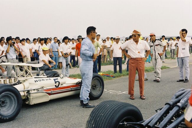 素顔の本田宗一郎と社員たち 3代社長の3ショット 永久保存版 Soichiro Honda And Three Tops Of Honda The Memorial Run Of Glorious Racers 白金 東京 の旅行記 ブログ By Yamada423さん フォートラベル