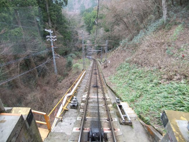 先頭からの眺め。<br />標高差３３０メートルを<br />わずか５分で下ります。