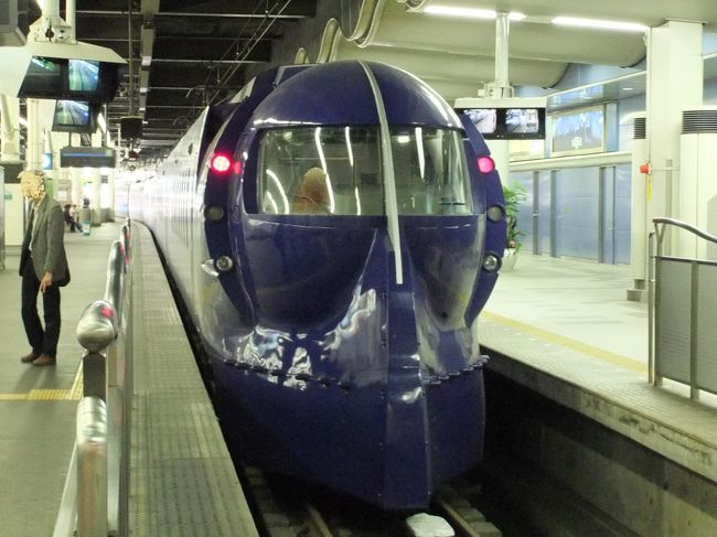 おお！ラピート。<br />あれ？！なんかいる！？