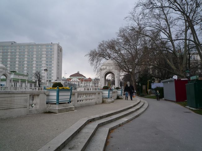 急いで最寄の地下鉄の駅へ向かっているのですが、<br /><br />