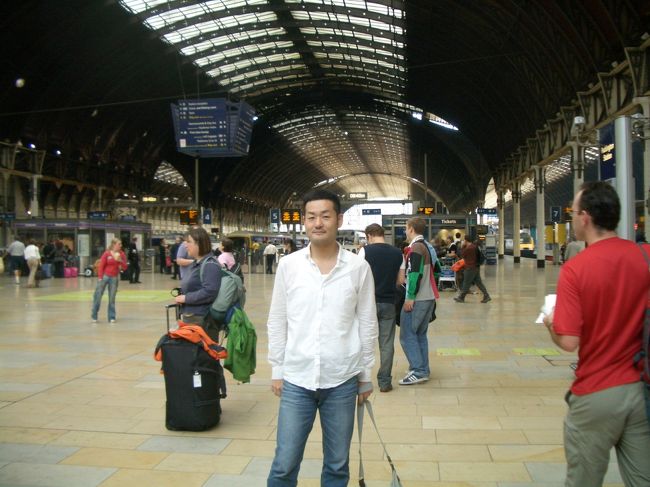 今日でロンドン最後です。<br />ペディントン駅のすし屋の前で９時５０分にローリー君と待ち合わせてウンンザー城に行きました。