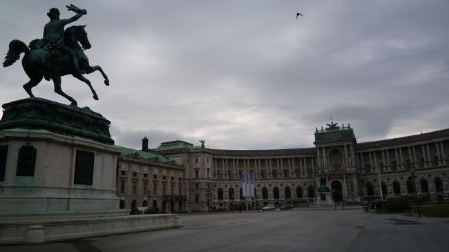 王宮に到着<br /><br />もうちょい歩こう。。