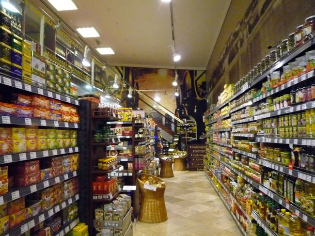 地元のスーパーに行ってみました。<br /><br />美味しそうなものがズラリと。