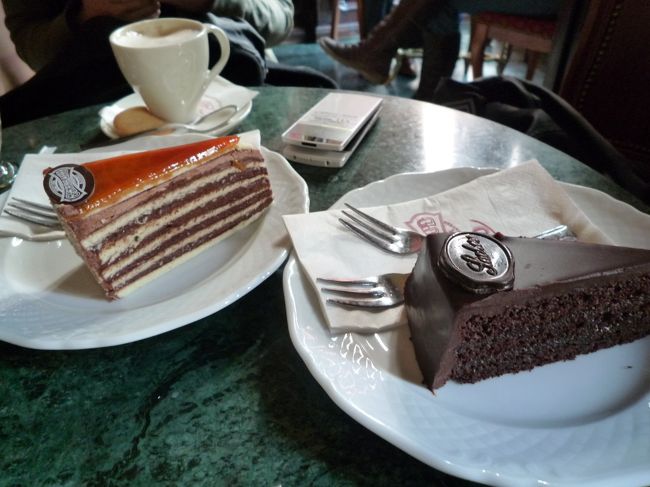 ここは老舗のカフェで、以前は王室御用達だったそうな（確かそうだった）。