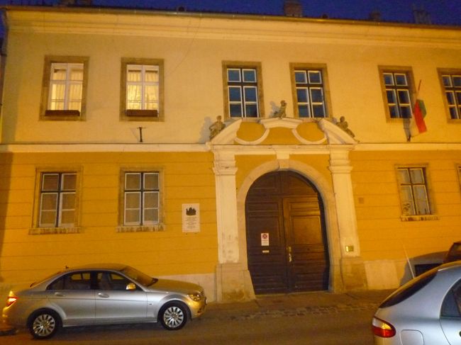 夕飯後、また散歩。<br /><br />あ、リストの家発見！