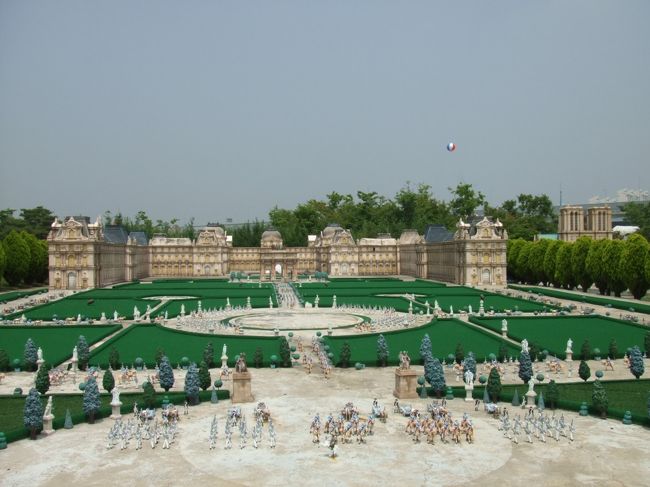 ヴェルサイユ宮殿♪<br /><br />兵隊さんも＾＾