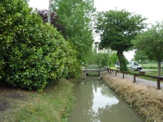 パリから約２１０キロのところにあるこの村は、東京やパリでは見られない田園風景が。