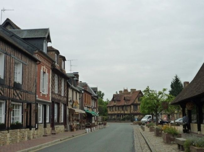 街並みが超かわいぃ☆<br /><br />１７世紀に建てられた木組みの家が並んでます。