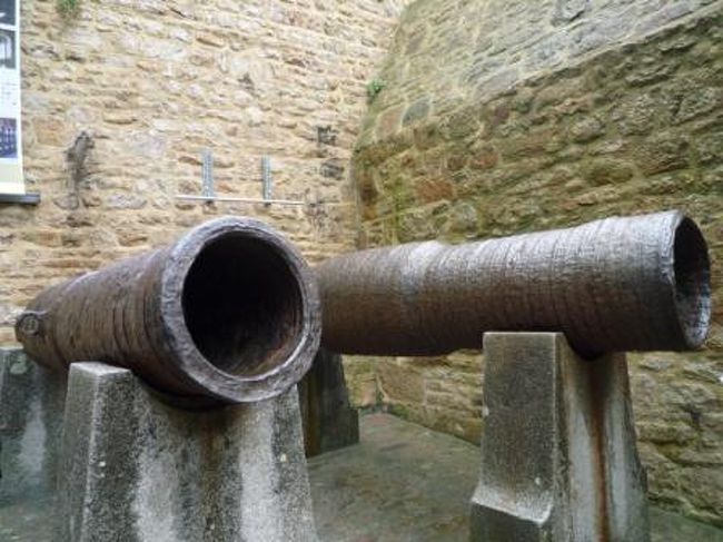 百年戦争の時にイギリス軍が残してった大砲。