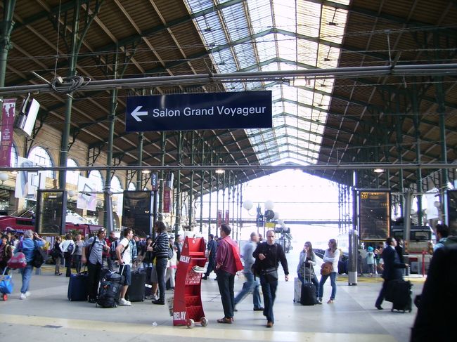 旅行二日目、明後日ベルギーに向かうための列車の乗り場のチェックに北駅に〜<br />事前にチケットは、購入していたので、当日列車に乗り込んで、プリントアウトしてきた用紙を車掌に見せれば<br />オッケー！！<br />