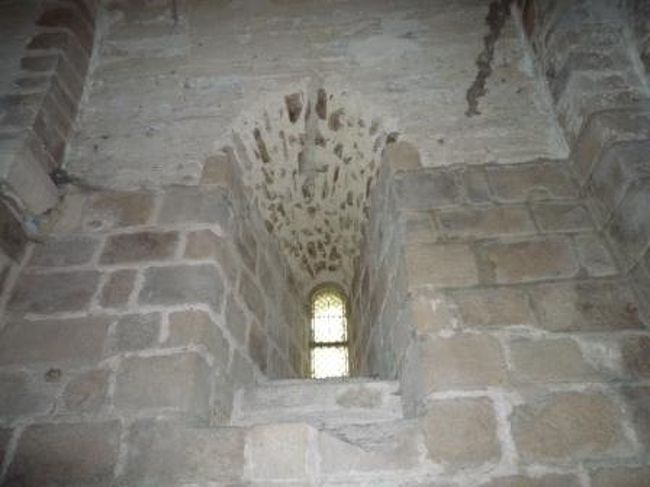 この窓の奥行きが、そのまま壁の厚さ。