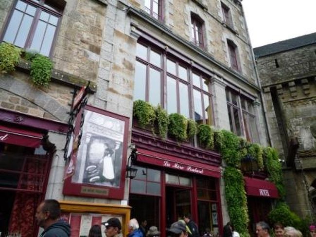 ラ・メール・プラール。<br /><br />オムレツで有名なお店。<br />ここのクッキーも有名。<br />日本にも輸入されてるよね。