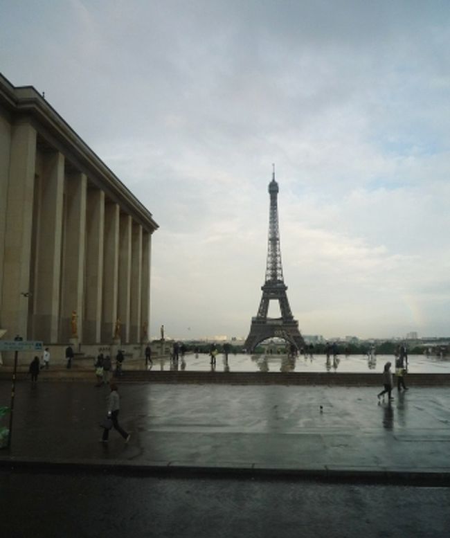 パリに帰ってきました〜！<br />ただいま！エッフェル姉さん！<br /><br />またしても、右端の方にうっすら虹☆。