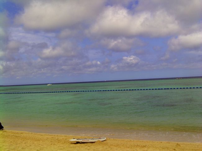 ホテルのビーチ。5月で水温が低い上に早朝なので誰も居ません。<br />プールで体を慣らしてから行くと、抵抗なく入れます。<br />写真撮り忘れましたが、プールには螺旋の小さいスライダーがあり、ちょっとスリルがあって大人でも楽しい。子供のいない時間帯が狙い目ｗ<br /><br />連日泳ぐので、<br />ホテルに選択乾燥機があるのが有難かったです。