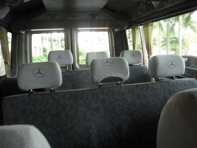 うーん。こんなベンツ日本では見たことない。