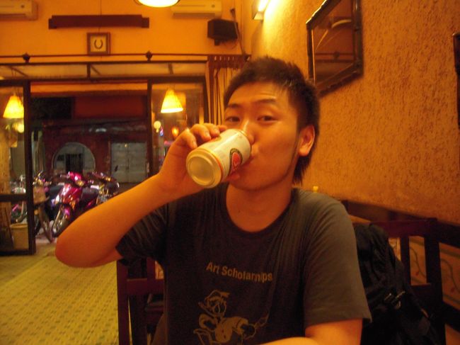 ベトナムのビール、333（バーバーバー）で乾杯！<br />飲みやすいビールでした！