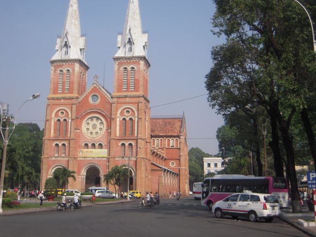 翌日！聖マリア教会！<br />なんかお祈りのようなことをやっていたので、<br />中には入りませんでした。<br />（そもそも入れたのかな？）