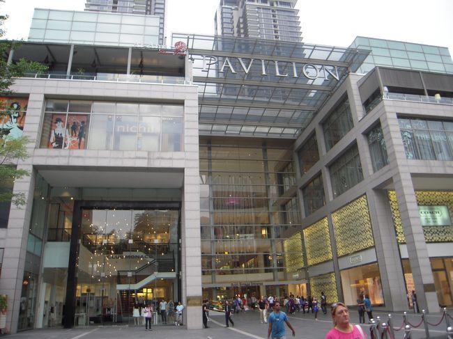 荷物を置いてショッピングセンターへ。<br />すごいモダンでびっくり。