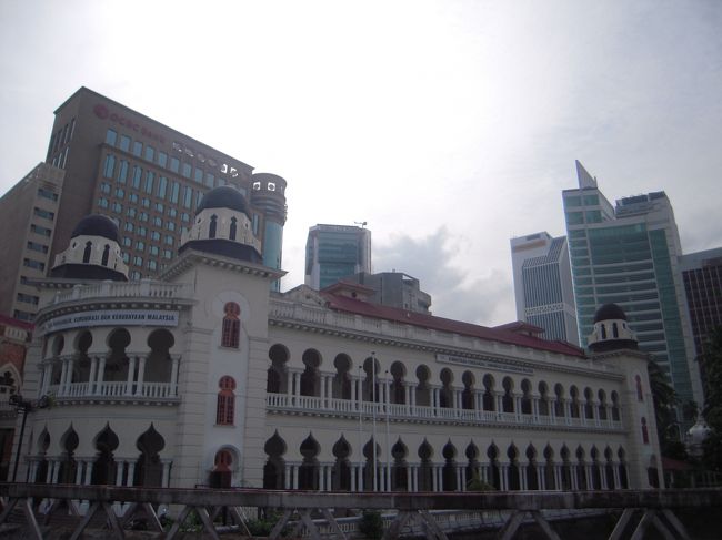 モスク！マスジッドジャメ！<br />イスラム国なんですよね、ここ。<br />でもあんまりイスラムっぽさを感じない・・・。