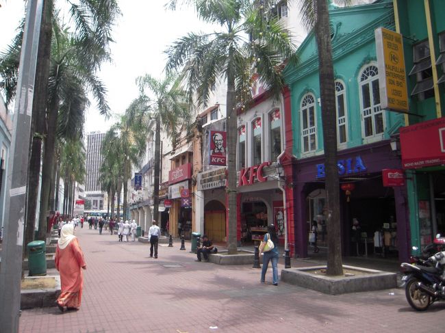 セントラルマーケットのすぐそば。<br />ケンタもあったよ。