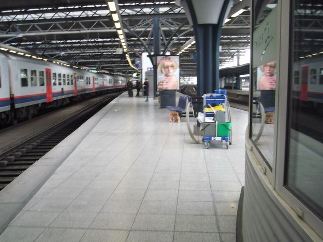 タリスの到着待ち。