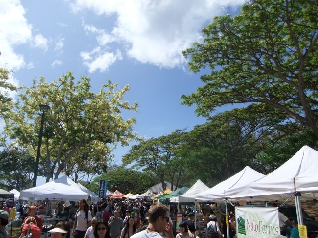 あっ！<br /><br />やっとサタデーファーマーズマーケット到着です！<br /><br />20分くらいかかりました〜