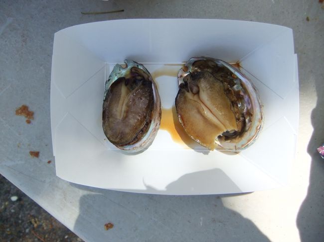 ハワイ産あわび！！<br /><br />これ神です！ｗ<br /><br />おいしすぎです！<br /><br />醤油をかけていただきま〜す！<br /><br />値段は忘れましたが、安いです！<br />行ったら絶対食べてほしいです^^