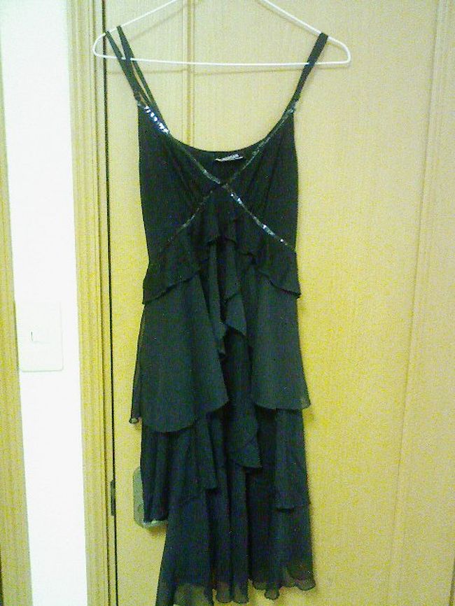 モナコのカジノ用ドレス迷う・・。<br />もうちょっと荷物軽くなるやつがいいんだけどなあ