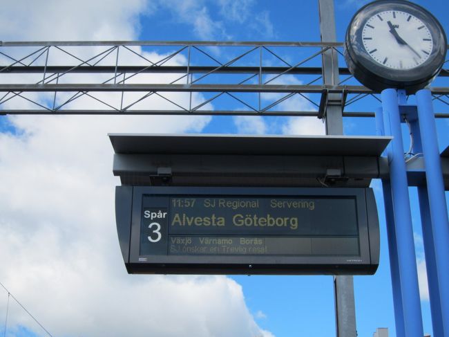 KalmarからAlvestで乗り換えてストックホルムへ向かいます。<br />乗る電車の行き先聞いたら"Gorteborg"と。これ日本語の地名にするとヨーテボリだそうです。