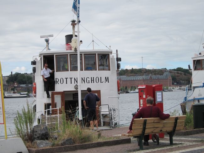 ストックホルムへ到着して2日目。<br />今日が最後の観光日。ってことで今日はドロットニングホルム宮殿へ向かうことに。<br />お船で向かいました。これがそのお船。