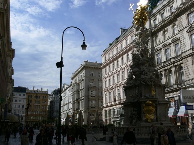 グラーベン通りにもまた行ってしまいました。<br />またもペスト記念柱(三位一体像柱) <br />