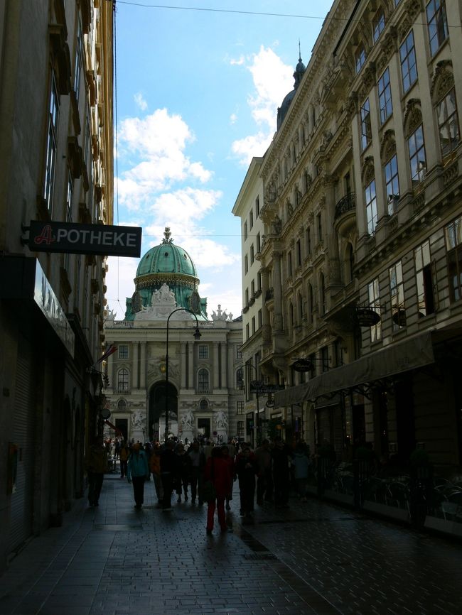 昨日よったカフェ。DEMEL。<br />カフェばかり行っている。。。