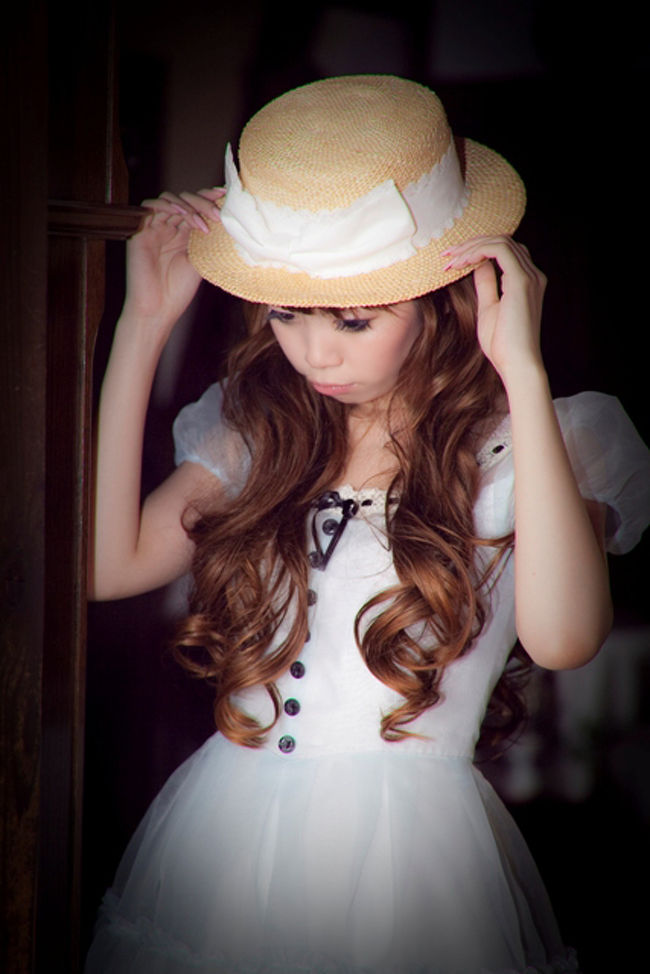 雰囲気のある建物が多くて素敵。<br /><br />アリスがふてくされてます。<br />暑くて死にそうらしいです。